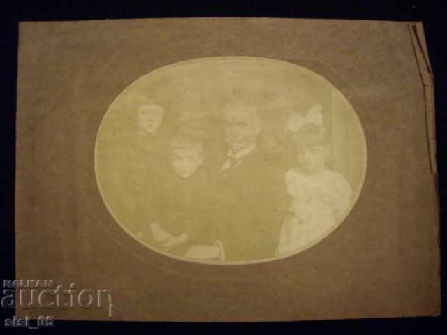 Picture card big-grandfather with her grandchildren