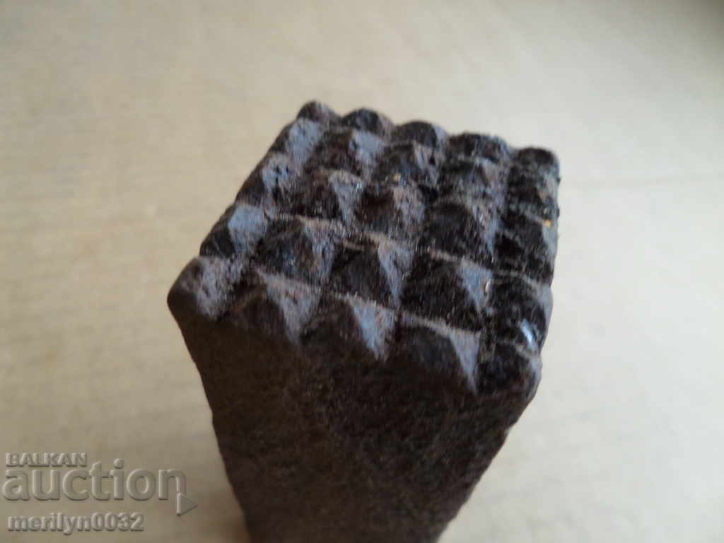 Auction Very old hammer for cut stone over 100 years, wrought iron Auction Very old hammer for cut stone over 100 years, wrought iron