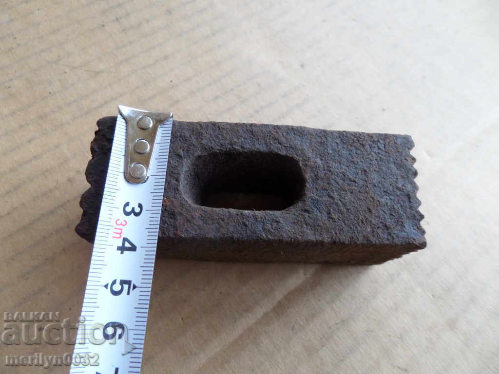 Delivery of Very old hammer for cut stone over 100 years, wrought iron Delivery of Very old hammer for cut stone over 100 years, wrought iron