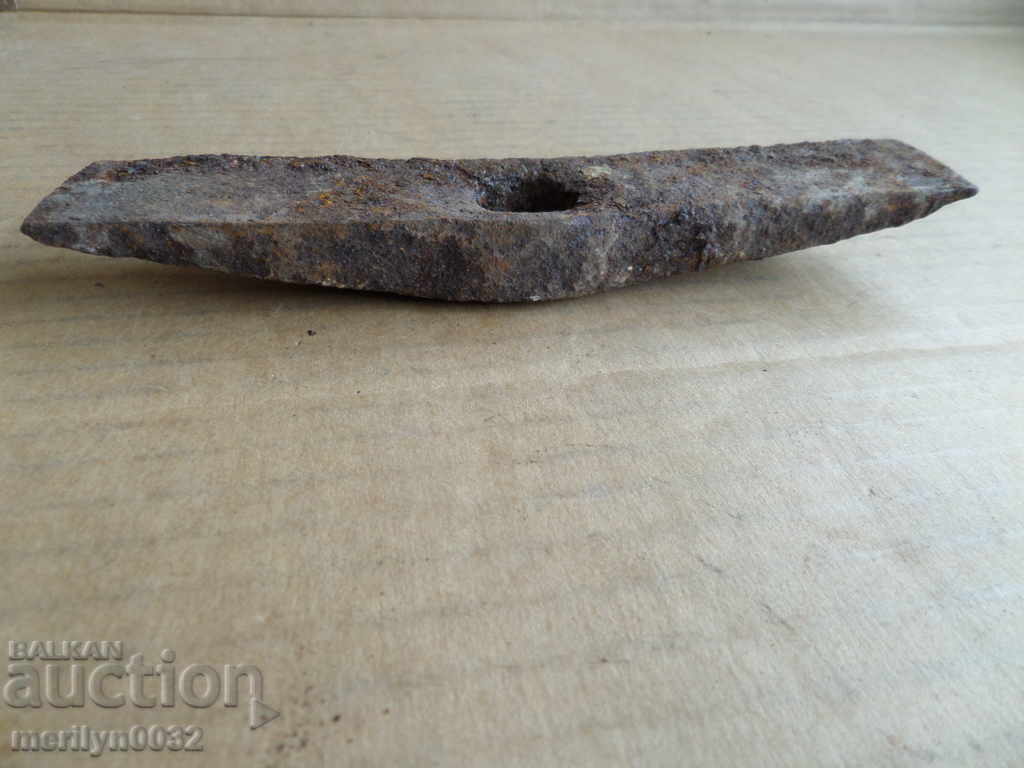 Auction Very old hammer for cut stone over 100 years, wrought iron Auction Very old hammer for cut stone over 100 years, wrought iron