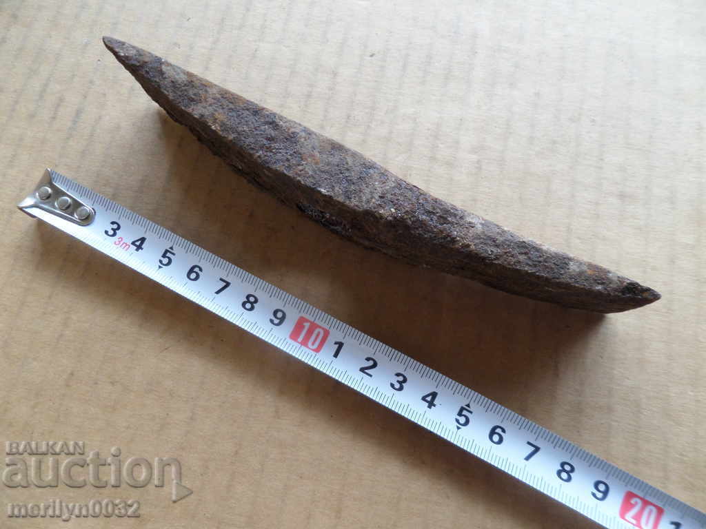 Delivery of Very old hammer for cut stone over 100 years, wrought iron Delivery of Very old hammer for cut stone over 100 years, wrought iron