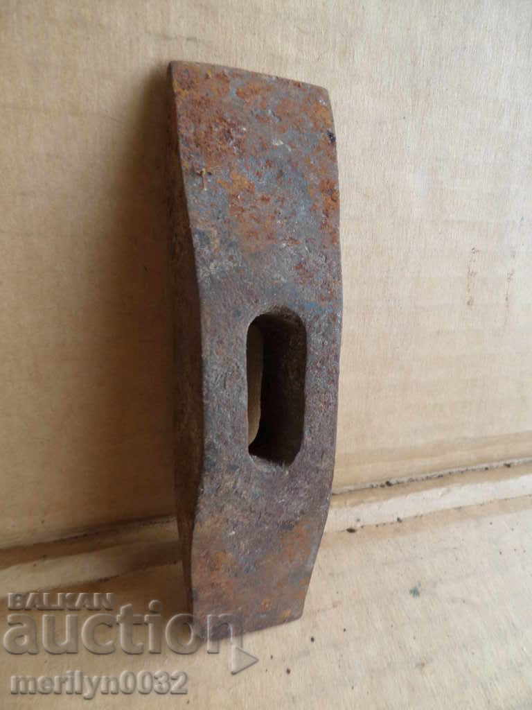 Delivery of Very old hammer for cut stone over 100 years, wrought iron Delivery of Very old hammer for cut stone over 100 years, wrought iron