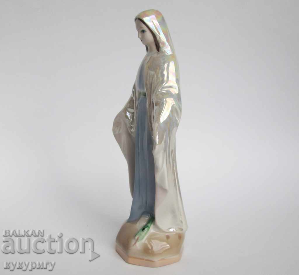 Delivery of Old religious figure porcelain statue Virgin Mary Delivery of Old religious figure porcelain statue Virgin Mary
