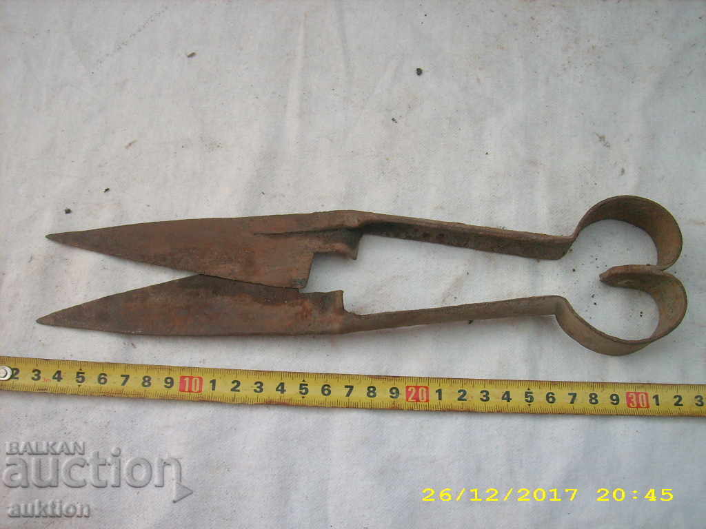 OLD HORSE SHOES FOR SHOULDER CUTTING - 6 OLD HORSE SHOES FOR SHOULDER CUTTING - 6