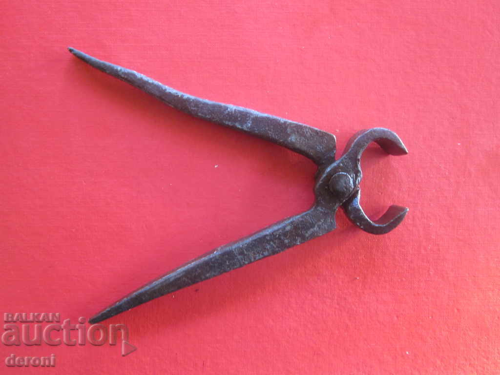 Old forging pliers with price 10.00 BGN | € 5.11 Old forging pliers with price 10.00 BGN | € 5.11