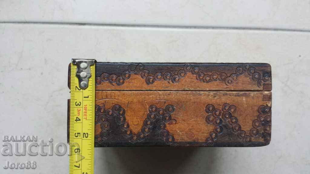 Аукцион Много стара резбована дървена кутия! Дърворезба Аукцион Много стара резбована дървена кутия! Дърворезба