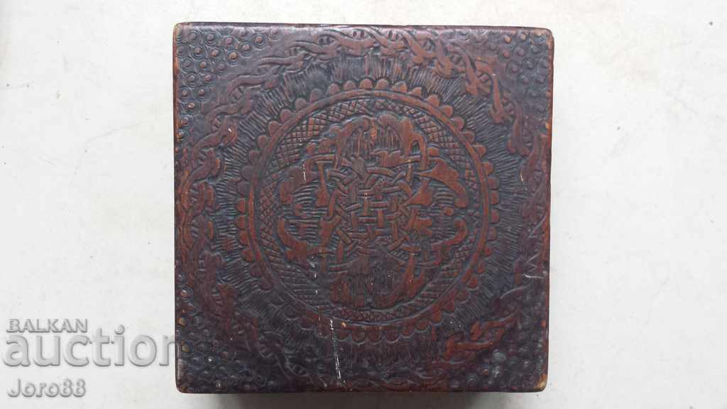 Много стара резбована дървена кутия! Дърворезба Много стара резбована дървена кутия! Дърворезба