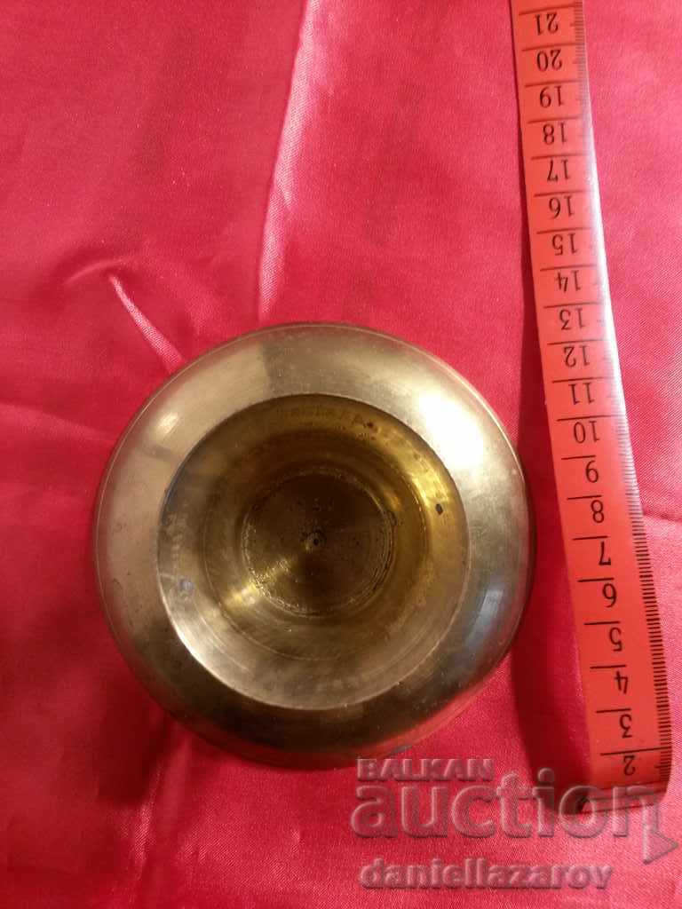 Παράδοση Όμορφο παλιό χάλκινο δοχείο