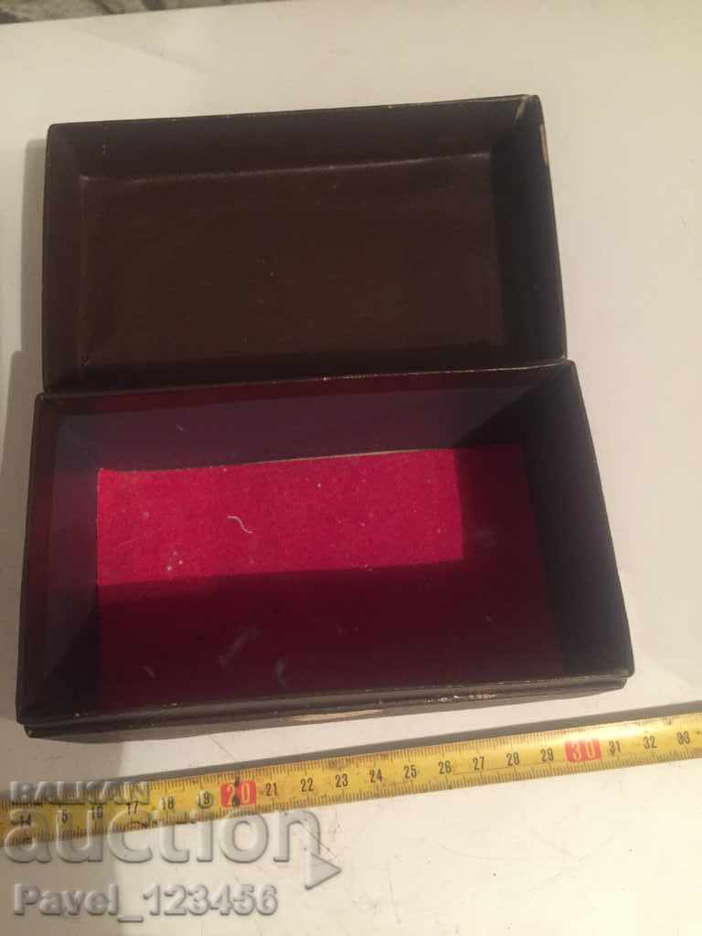 Доставка на стара руска кутия