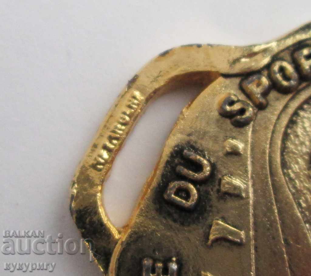 Delivery of old Italian sports medal