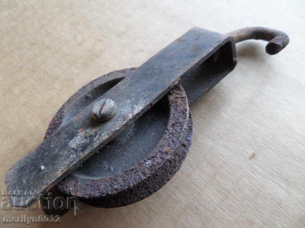 Παράδοση Παλιά ρολό τροχαλία σφυρήλατο σίδερο Παράδοση Παλιά ρολό τροχαλία σφυρήλατο σίδερο