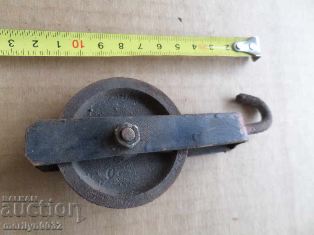 Δημοπρασία Παλιά ρολό τροχαλία σφυρήλατο σίδερο Δημοπρασία Παλιά ρολό τροχαλία σφυρήλατο σίδερο