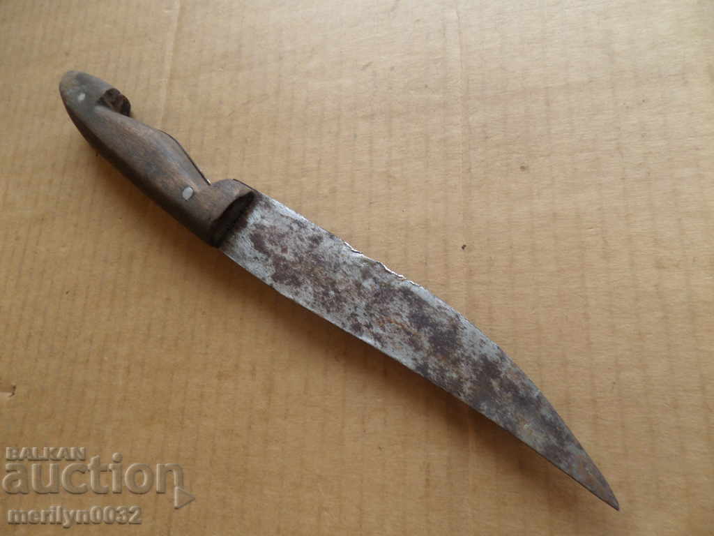 Old forged knife, dagger, karaoke with price 39.00 BGN | € 19.94 Old forged knife, dagger, karaoke with price 39.00 BGN | € 19.94