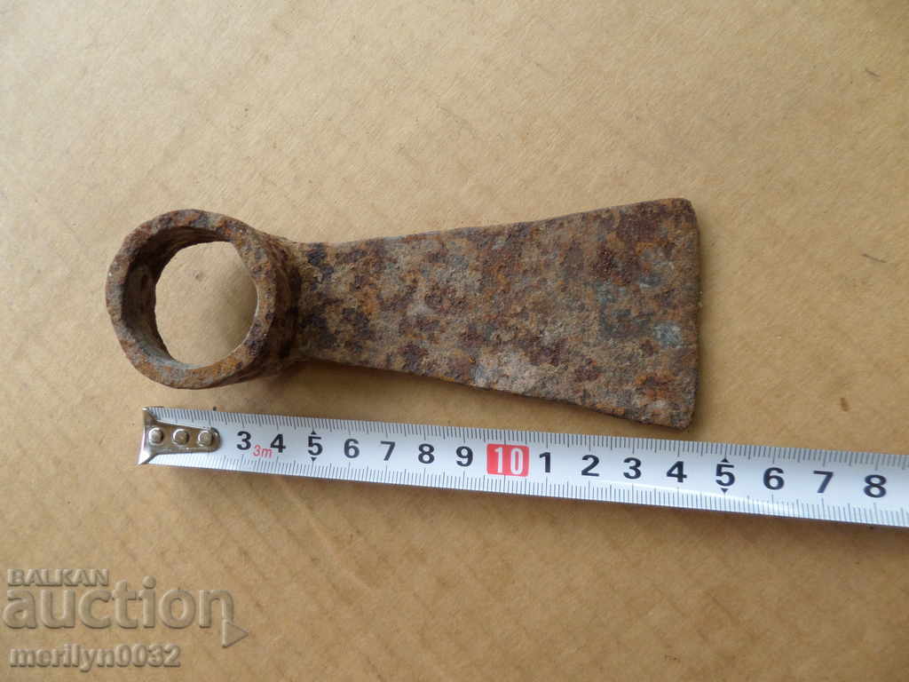 Auction  Forged chap, hoe, agricultural instrument, wrought iron
