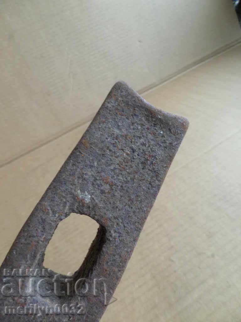 Auction An old stone hammer, a tool, a kink Auction An old stone hammer, a tool, a kink