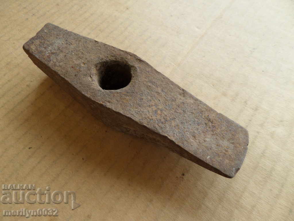 Auction An old stone hammer, a tool, a kink Auction An old stone hammer, a tool, a kink