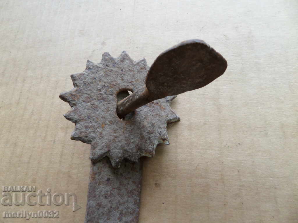 Delivery of An old wrought-iron latch, a lock, a latch for the old gate