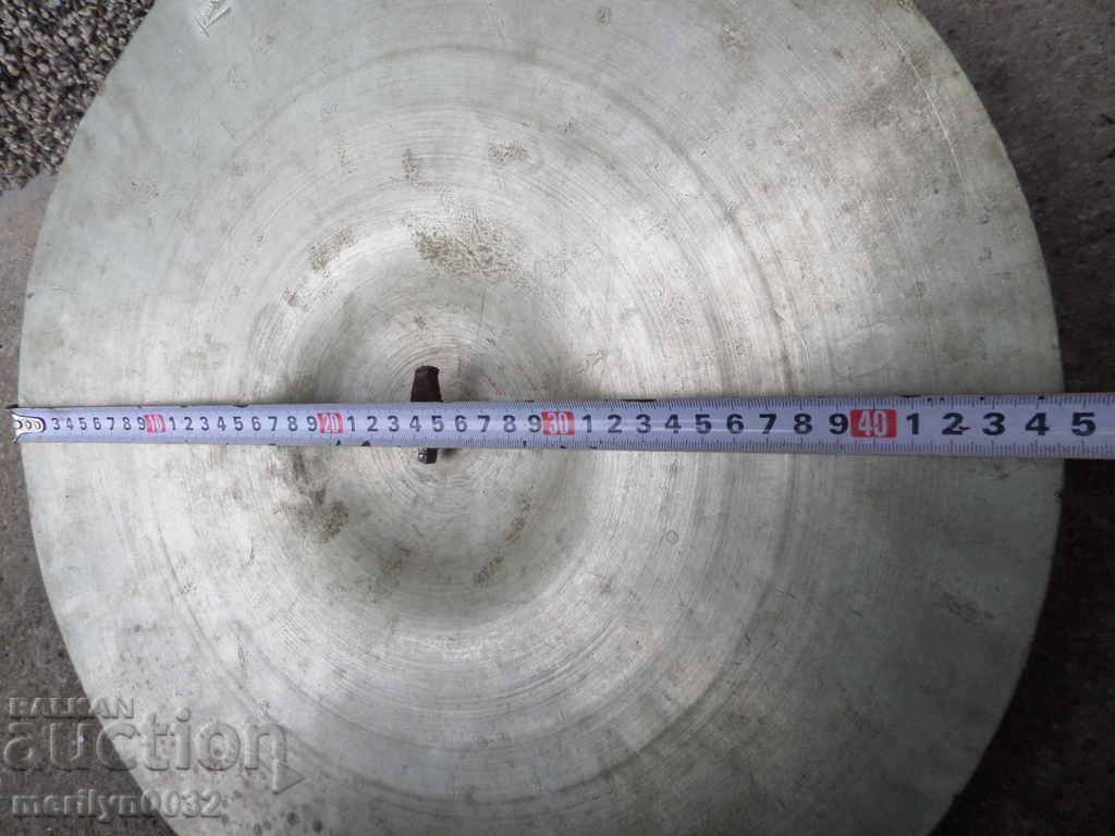 Delivery of An old cymbal struck a tapped instrument Delivery of An old cymbal struck a tapped instrument