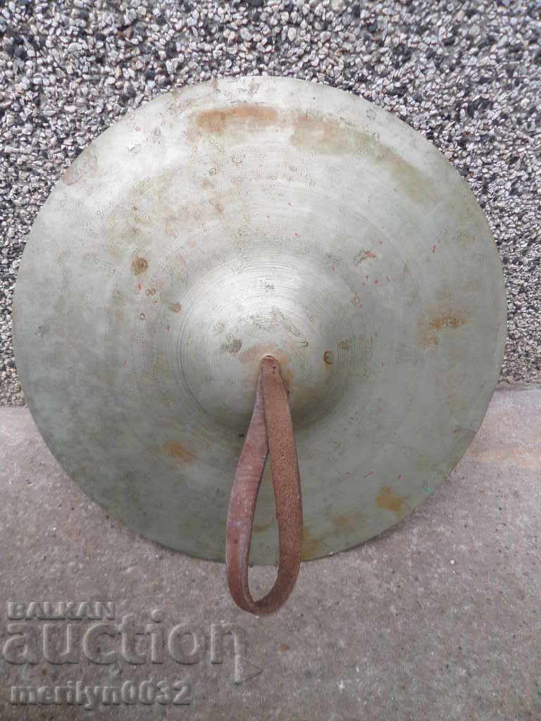 An old cymbal struck a tapped instrument