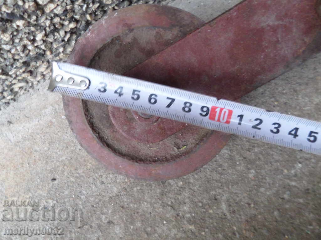 Auction  Old rolled polystyrene forged iron