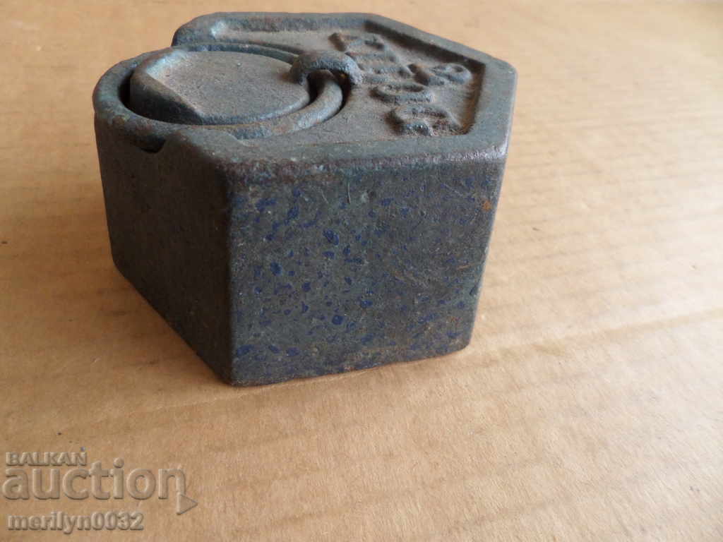 Old weighing scale, exaggeration, kilogram control weight with price 31.00 BGN | € 15.85 Old weighing scale, exaggeration, kilogram control weight with price 31.00 BGN | € 15.85