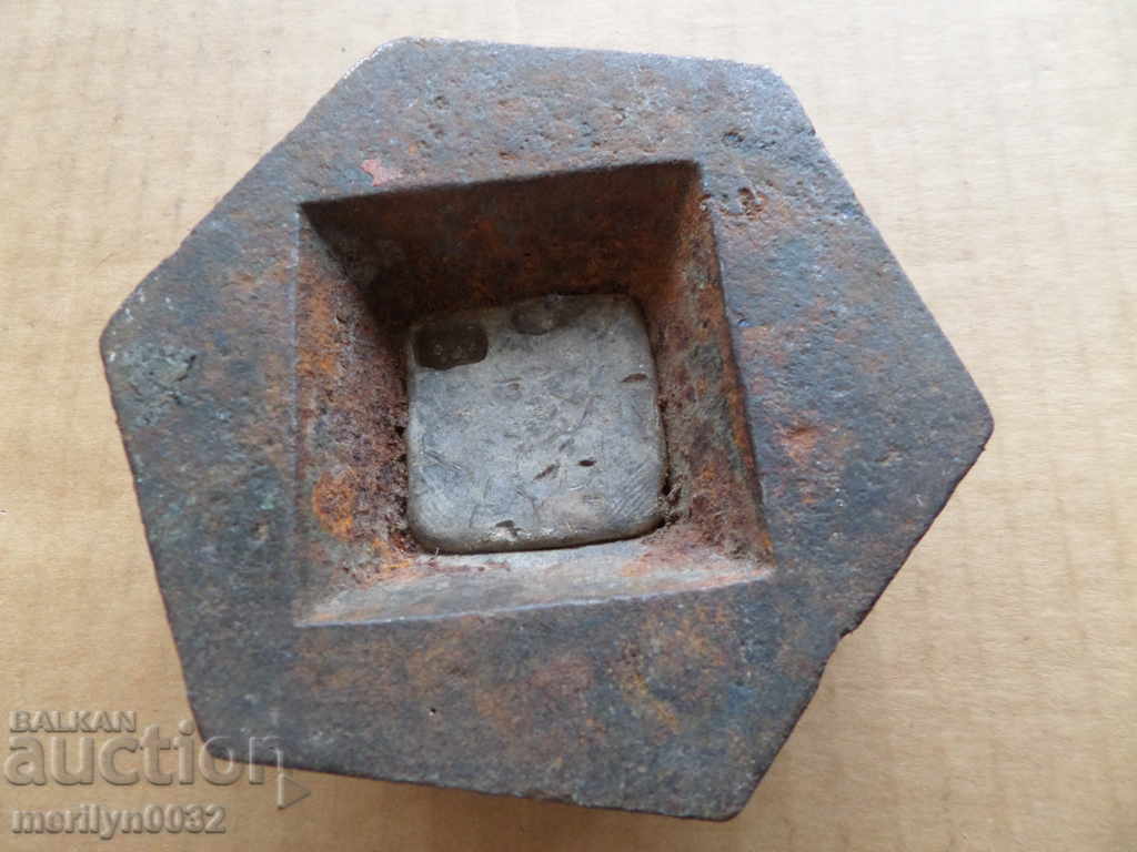 Old weighing scale, exaggeration, kilogram control weight - 5 Old weighing scale, exaggeration, kilogram control weight - 5