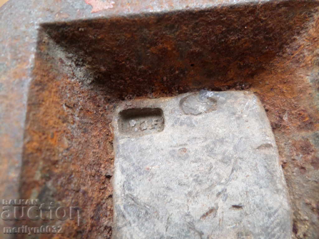 Old weighing scale, exaggeration, kilogram control weight - 6 Old weighing scale, exaggeration, kilogram control weight - 6