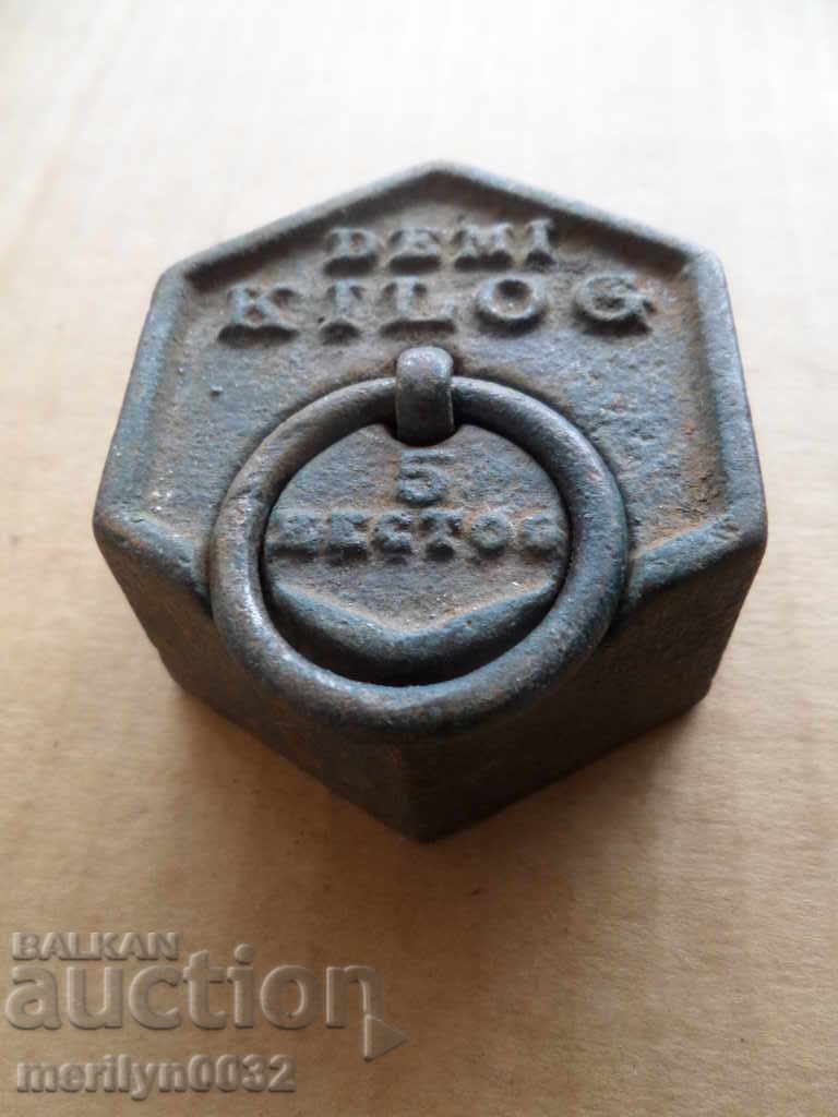 Old weighing scale, exaggeration, kilogram control weight with price 31.00 BGN | € 15.85 Old weighing scale, exaggeration, kilogram control weight with price 31.00 BGN | € 15.85