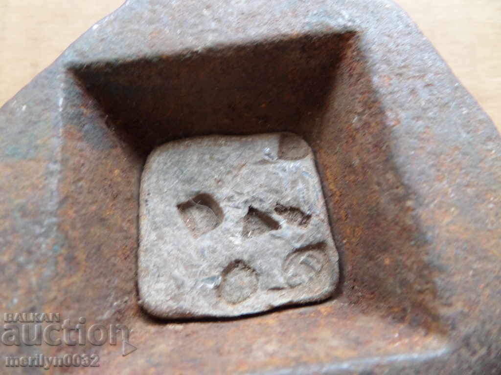 Old weighing scale, exaggeration, kilogram control weight - 5 Old weighing scale, exaggeration, kilogram control weight - 5