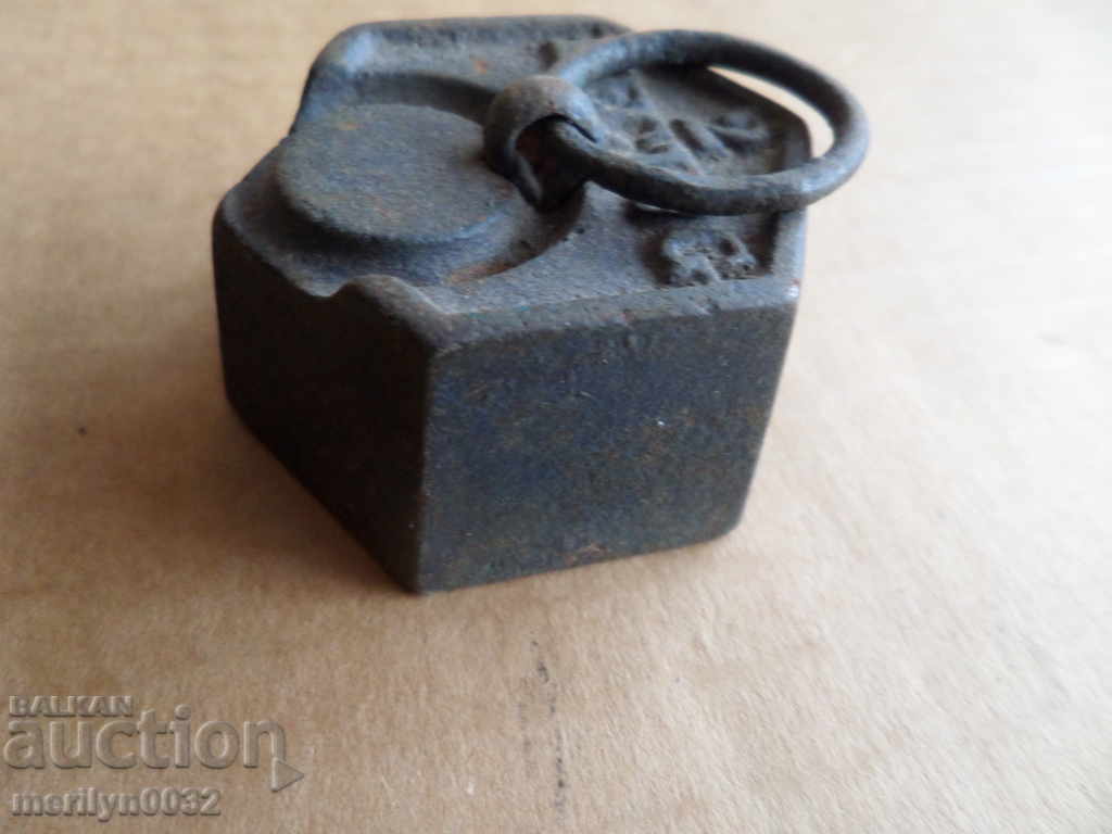 Auction  Old weighing scales, exaggeration, gram control weight