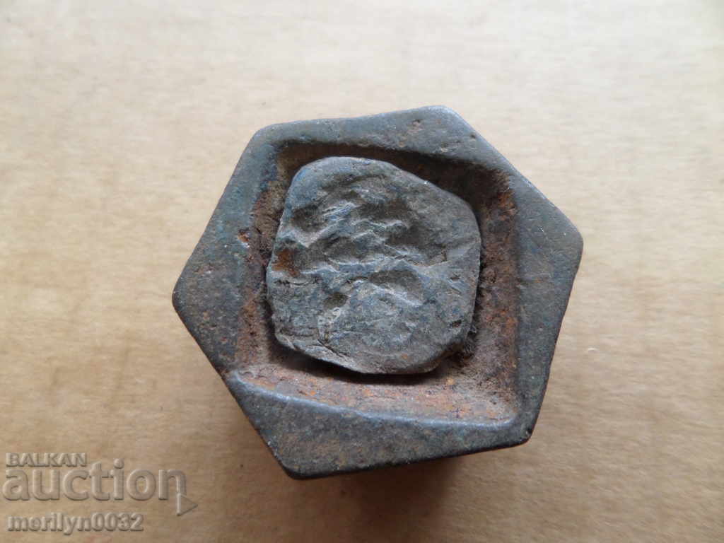 Auction Old weighing scales, exaggeration, gram control weight Auction Old weighing scales, exaggeration, gram control weight