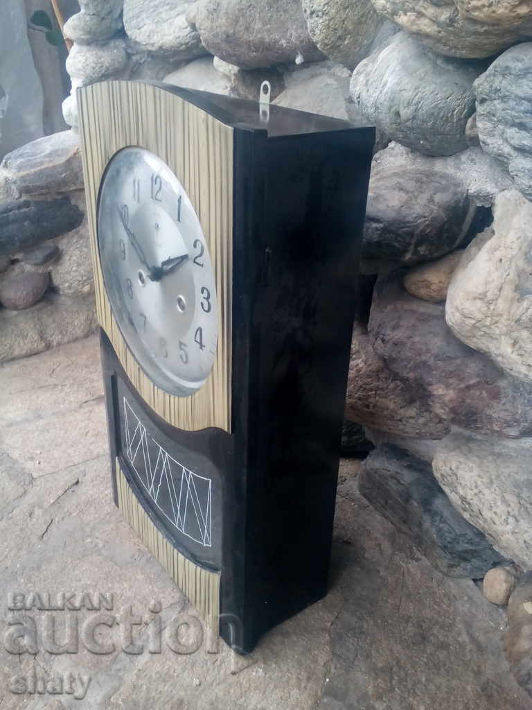 Old wall clock with price 90.00 BGN | € 46.02