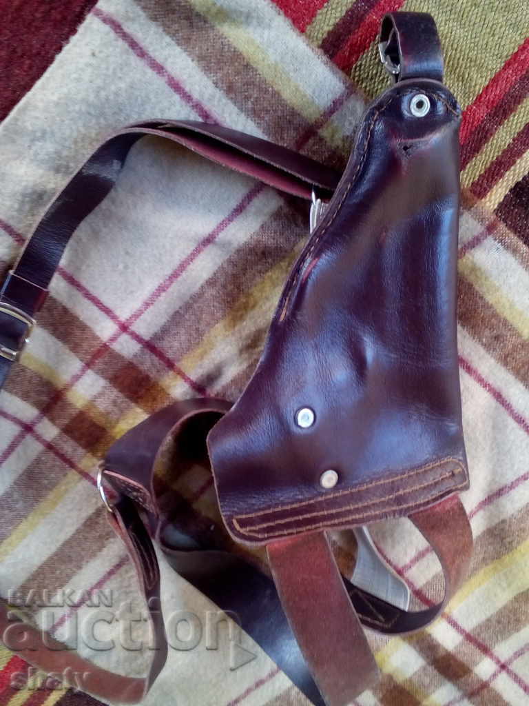 Delivery of Leather pistol holster. Delivery of Leather pistol holster.