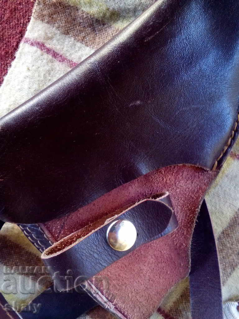 Leather pistol holster. - 6 Leather pistol holster. - 6