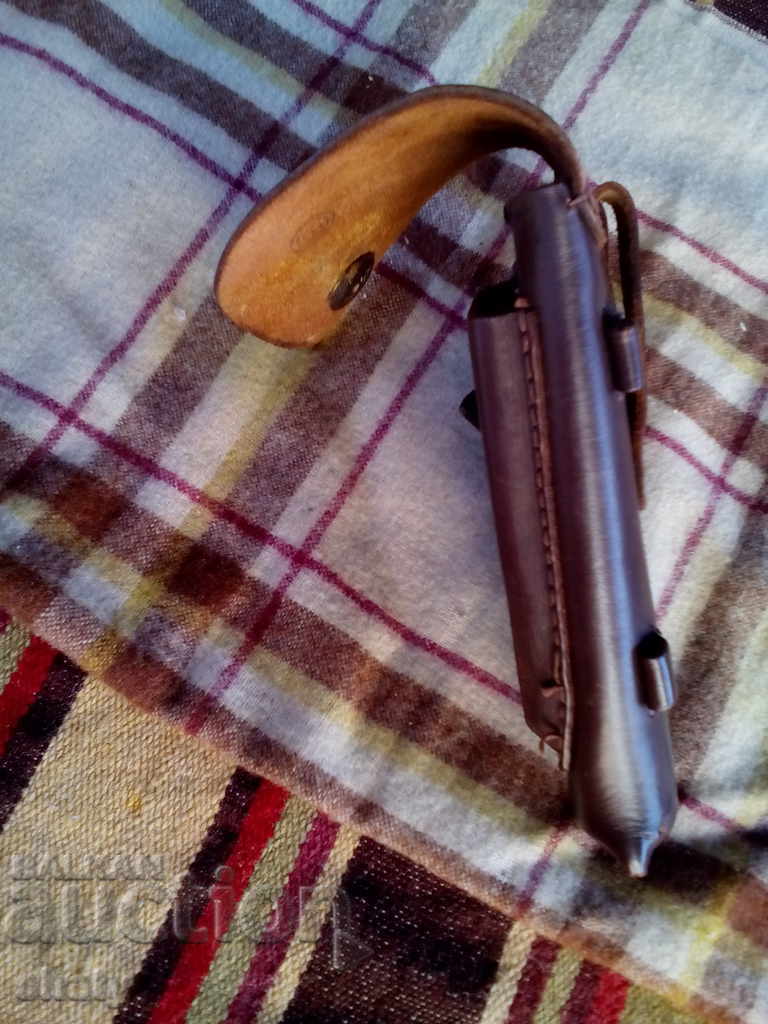 Leather pistol holster. - 6