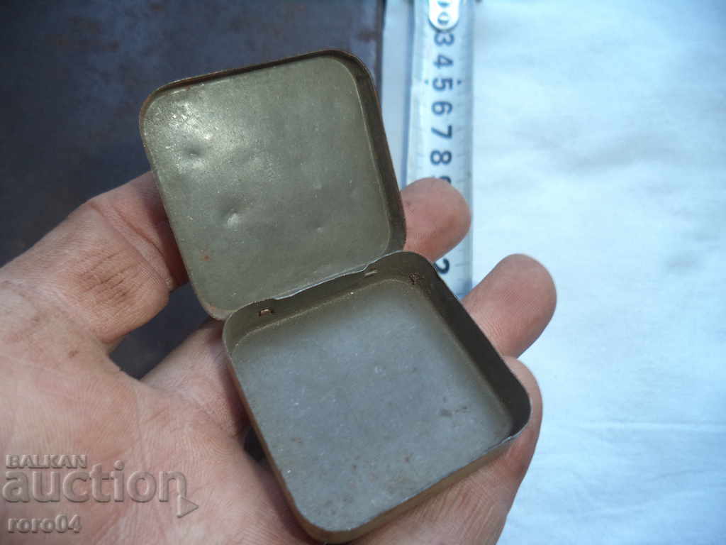 СТАРИ ЛАМАРИНЕНИ КУТИИ - 2 БРОЯ с цена 19.00 лв. | € 9.71 СТАРИ ЛАМАРИНЕНИ КУТИИ - 2 БРОЯ с цена 19.00 лв. | € 9.71