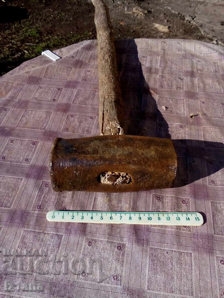 Старинен чук с цена 40.00 лв. | € 20.45 Старинен чук с цена 40.00 лв. | € 20.45