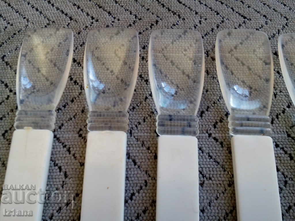 lingură de plastic, linguri cu preț 10.00 BGN | € 5.11 lingură de plastic, linguri cu preț 10.00 BGN | € 5.11