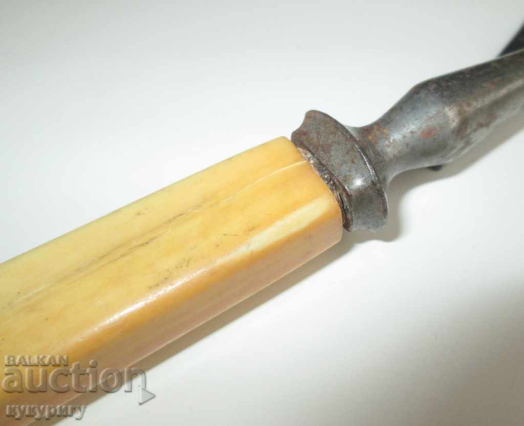 Delivery of Big old fork serving ivory handle 19c. Delivery of Big old fork serving ivory handle 19c.