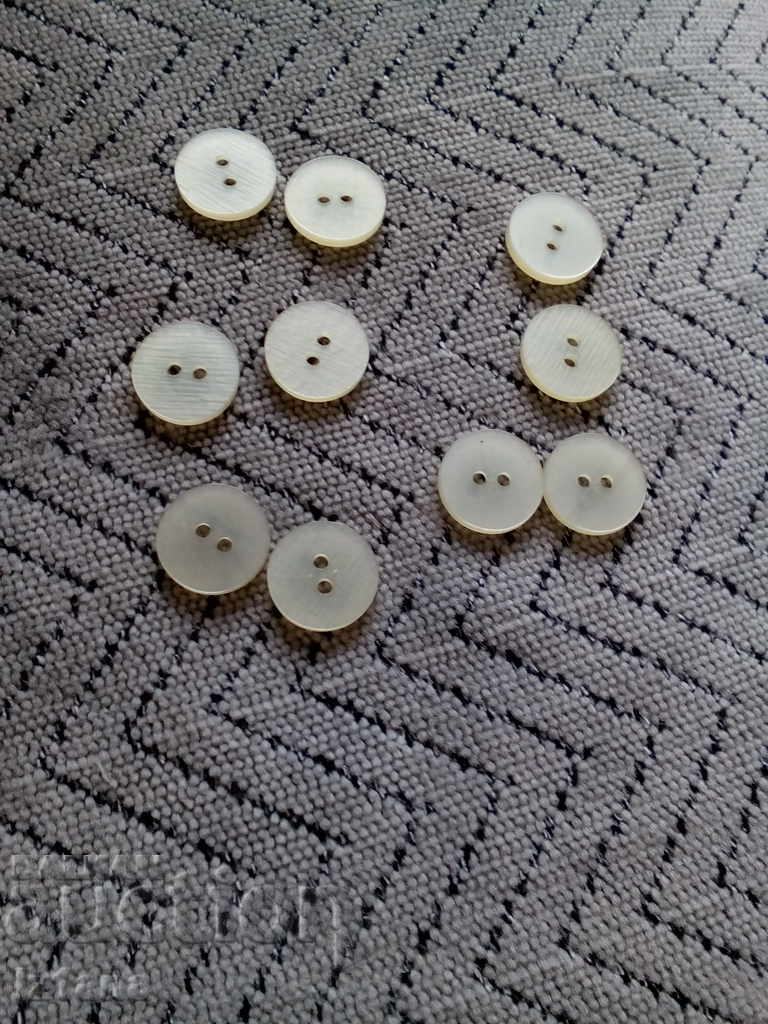 Auction An old button, buttons Auction An old button, buttons