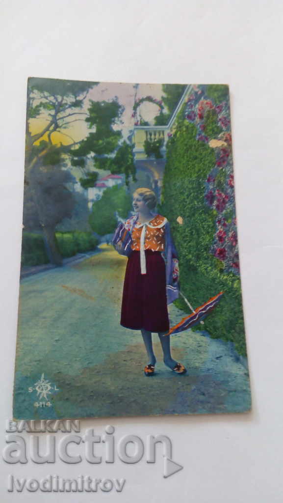 O carte poștală tânără fată cu o umbrelă 1934