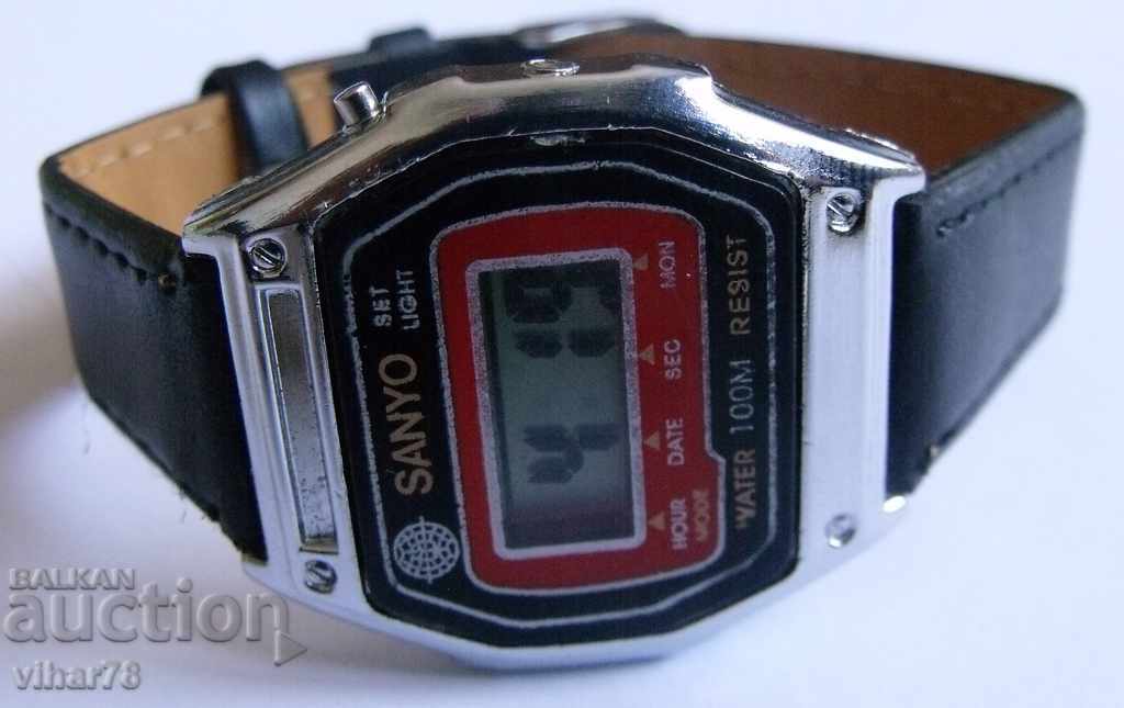 Auction SANYO QUARTZ CLOCK Auction SANYO QUARTZ CLOCK