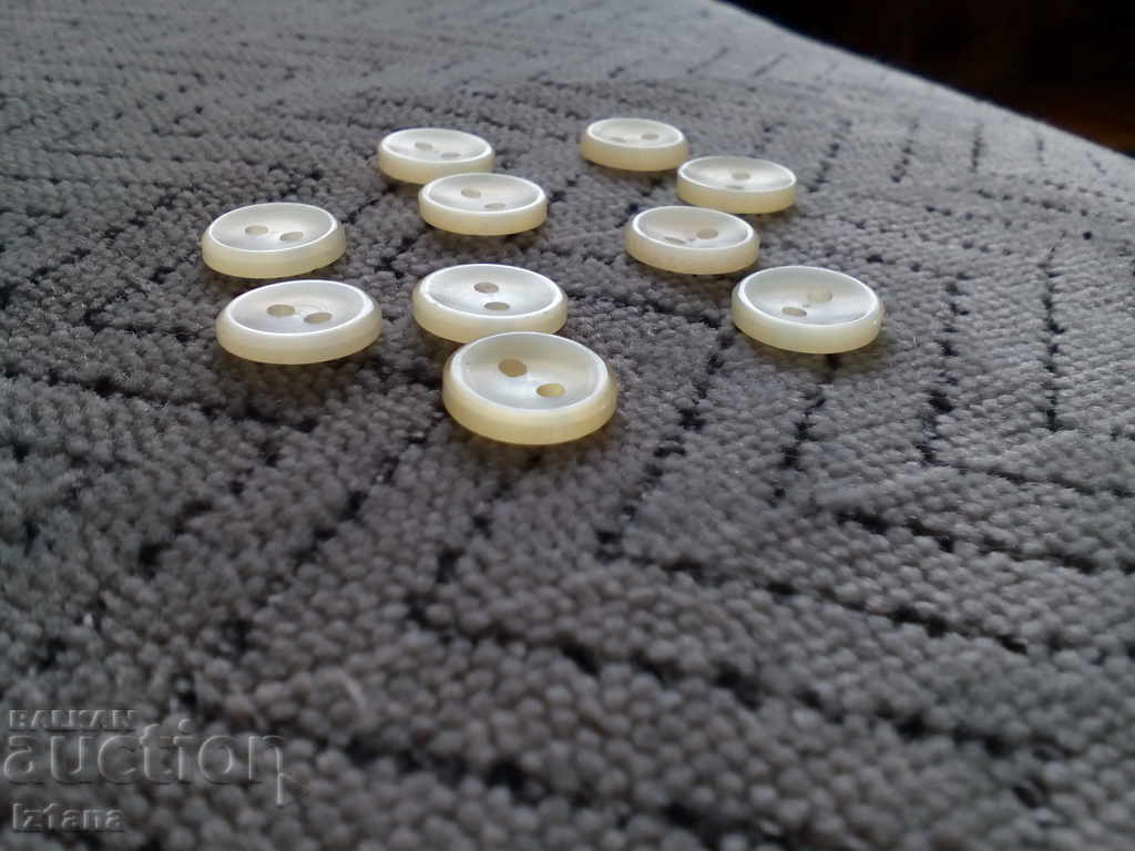 An old button, buttons with price 5.00 BGN | € 2.56