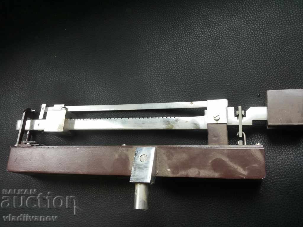 scale with price 10.00 BGN | € 5.11 scale with price 10.00 BGN | € 5.11