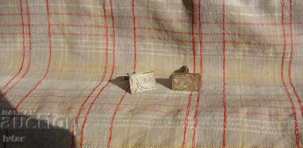 Butoni argintii - 1 cu preț € 19.00 | 37.16 BGN