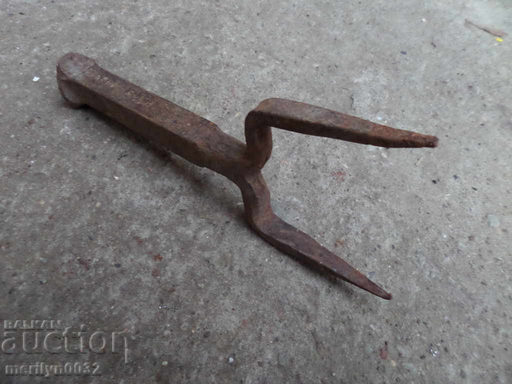 Metal anvil for waving of wrought iron hair with price 46.00 BGN | € 23.52 Metal anvil for waving of wrought iron hair with price 46.00 BGN | € 23.52