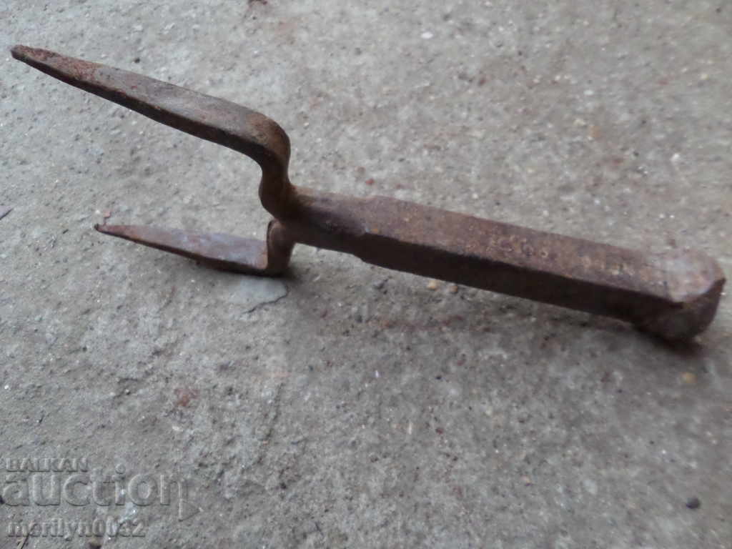 Delivery of Metal anvil for waving of wrought iron hair Delivery of Metal anvil for waving of wrought iron hair