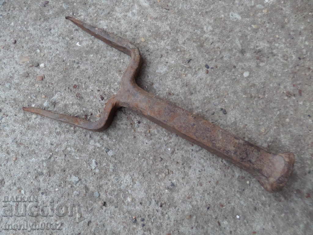 Metal anvil for waving of wrought iron hair Metal anvil for waving of wrought iron hair