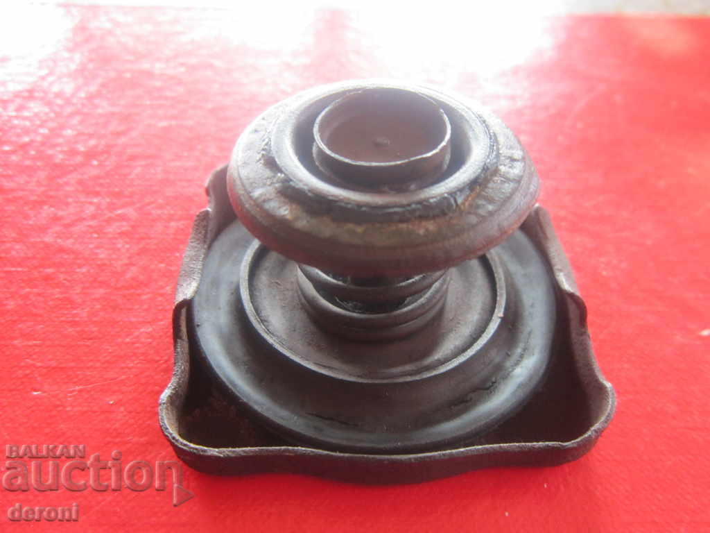 Παράδοση Παλαιά ρωσικά αυτοκίνητο κάλυμμα του Βόλγα Παράδοση Παλαιά ρωσικά αυτοκίνητο κάλυμμα του Βόλγα