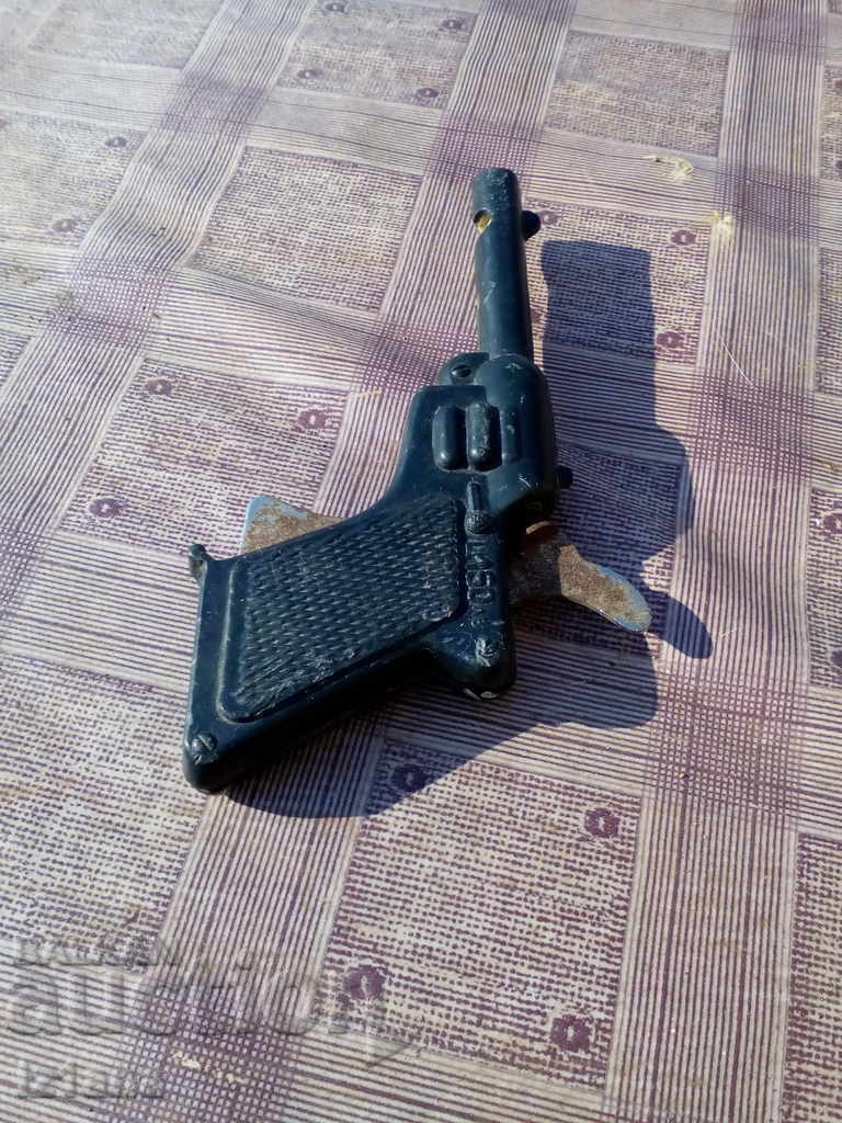 Delivery of Gun, toy